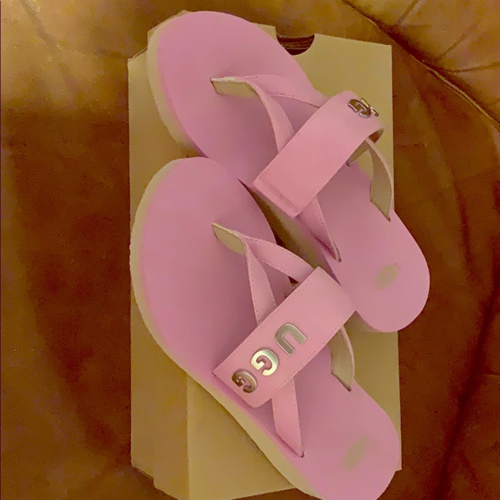 Ugg Flip Flop.